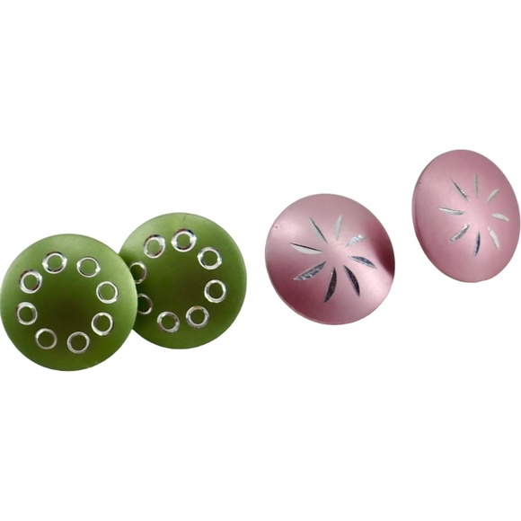 Dainty Round Post StudLaser Cut Out Fashion Earrings Pink & Green .5" Set of 2 - Picture 1 of 6